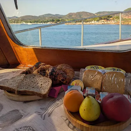 Botel Upupa Sailing A Night Onboard! *