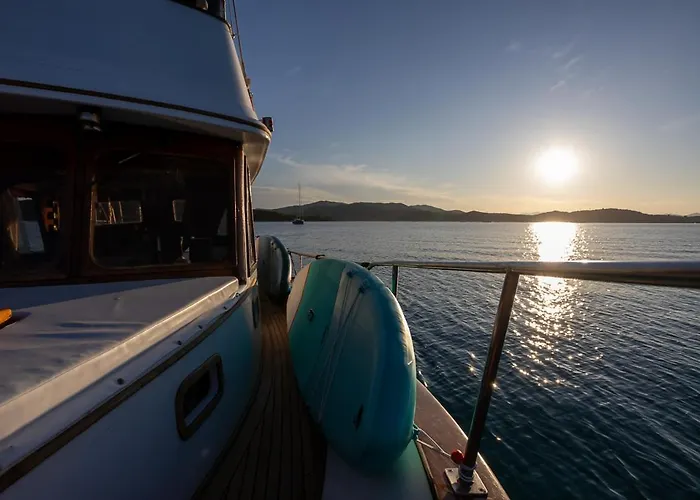 Upupa Sailing A Night Onboard! Porto San Paolo (Sardinia)