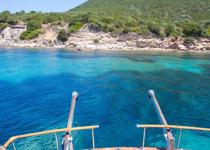 Botel Upupa Sailing A Night Onboard!