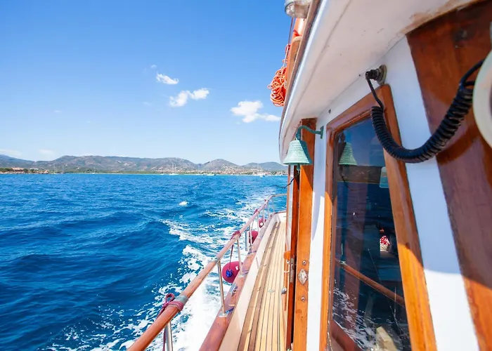 Upupa Sailing A Night Onboard! Botel