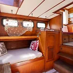 Upupa Sailing A Night Onboard! *