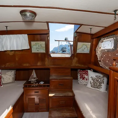Upupa Sailing A Night Onboard! Botel