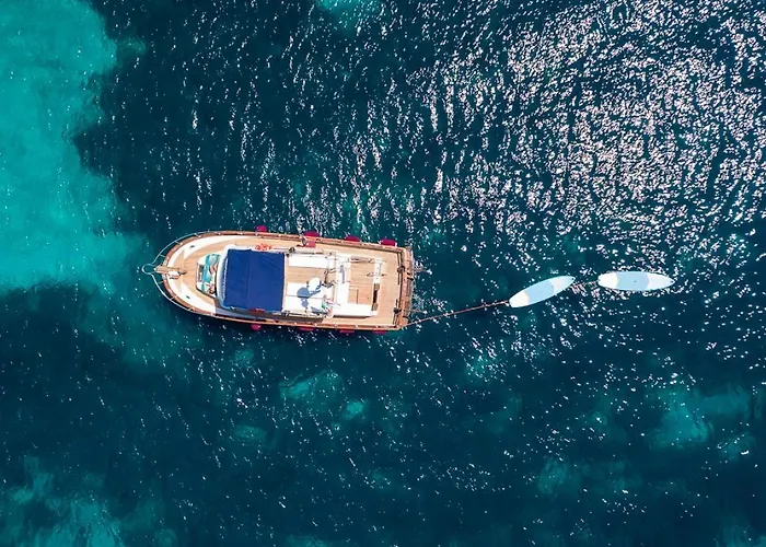 Upupa Sailing A Night Onboard! *